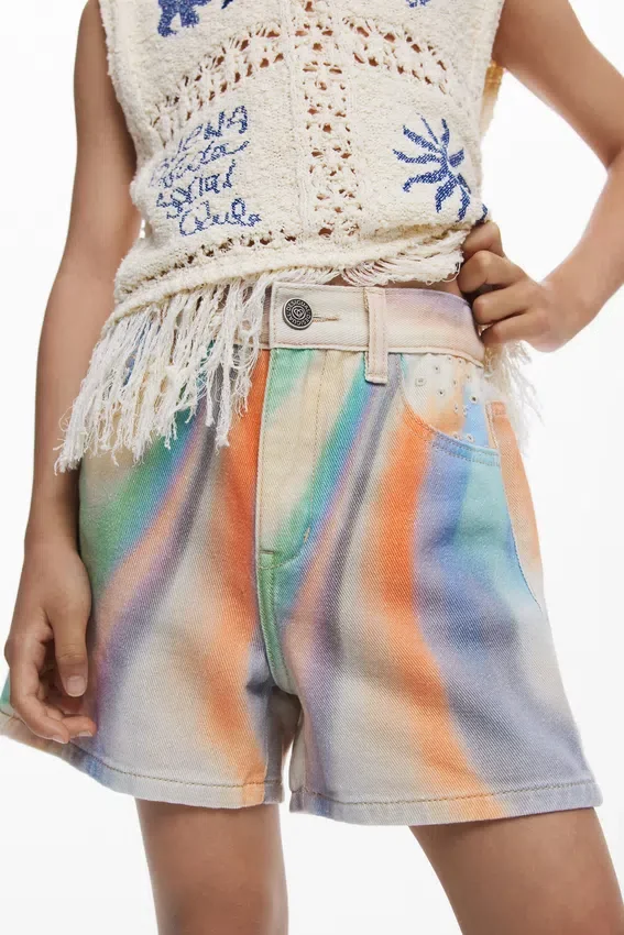 Pantaloncini in denim tie-dye Pantaloncini in denim tie-dye
