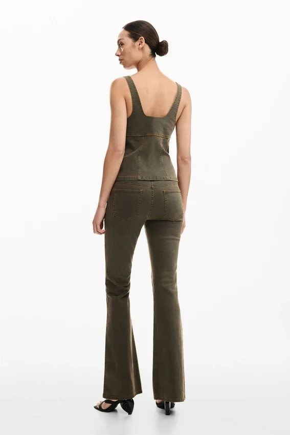 Pantaloni a zampa Pantaloni a zampa