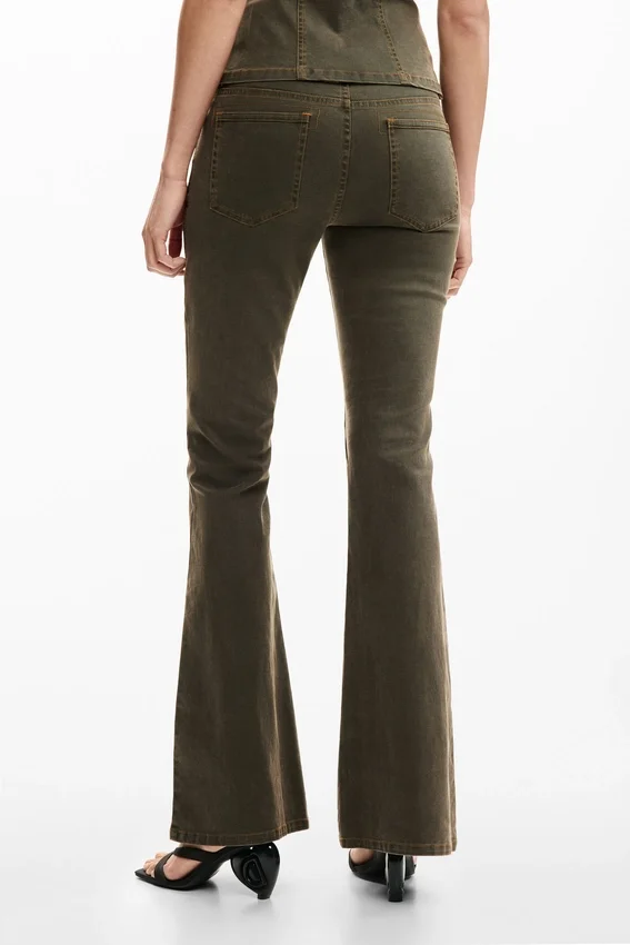 Pantaloni a zampa Pantaloni a zampa