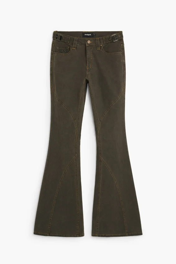 Pantaloni a zampa Pantaloni a zampa