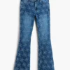 Pantaloni a zampa in denim Pantaloni a zampa in denim