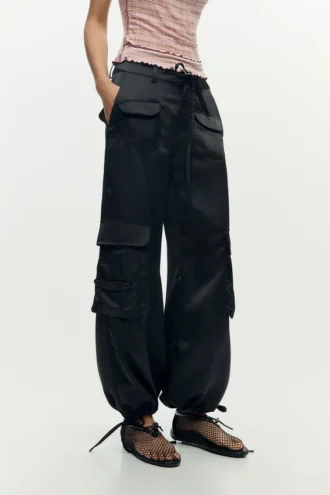 Pantaloni cargo in raso