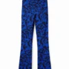 Pantaloni con spacchi artistici