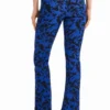 Pantaloni con spacchi artistici