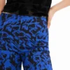 Pantaloni con spacchi artistici