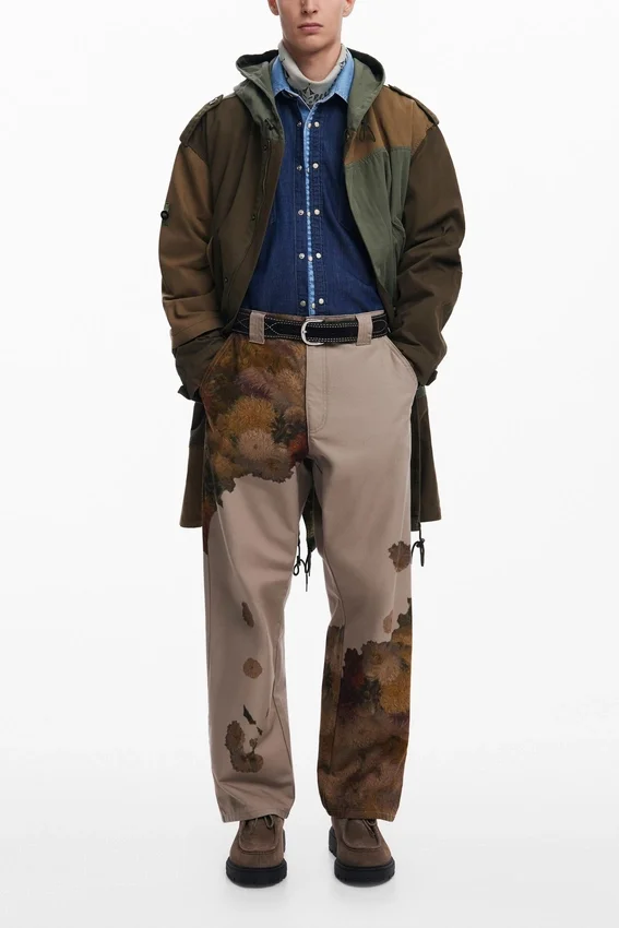 Pantaloni con stampa floreale Pantaloni con stampa floreale