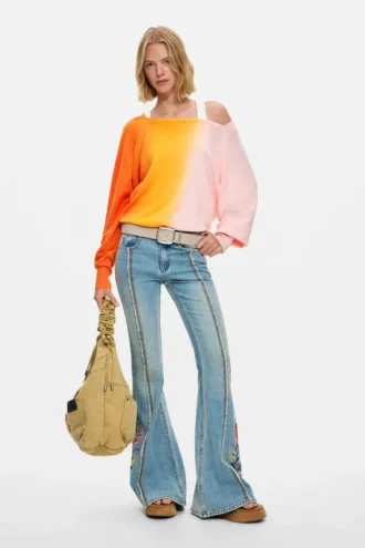 Pantaloni jeans con impunture a fiori