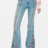 Pantaloni jeans con impunture a fiori