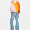 Pantaloni jeans con impunture a fiori