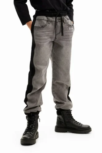 Pantaloni jogger