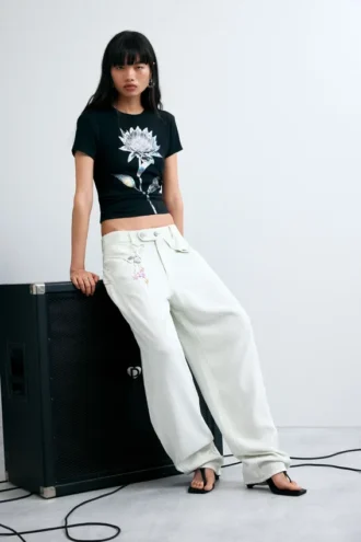 Pantaloni larghi con bottoni