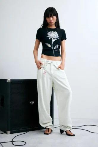 Pantaloni larghi con bottoni