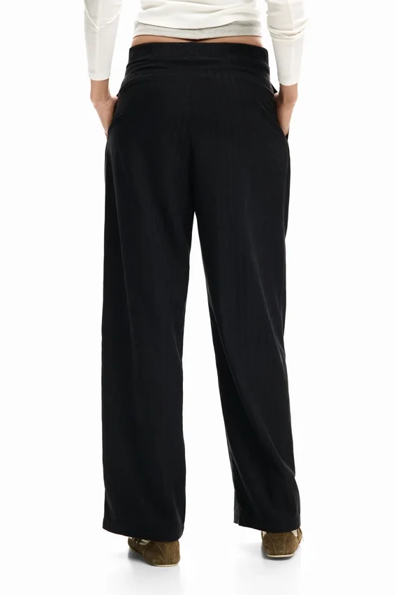 Pantaloni lunghi a pieghe Pantaloni lunghi a pieghe
