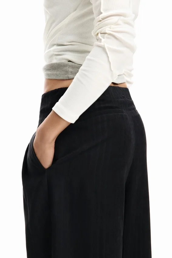 Pantaloni lunghi a pieghe Pantaloni lunghi a pieghe