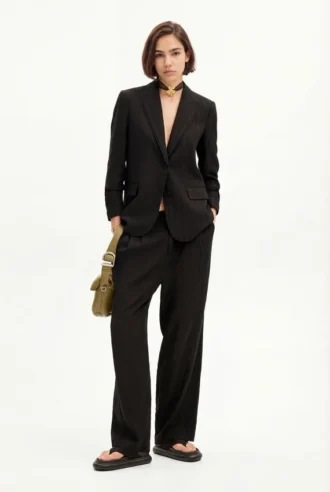 Pantaloni sartoriali dal look rustico