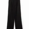 Pantaloni sartoriali dal look rustico