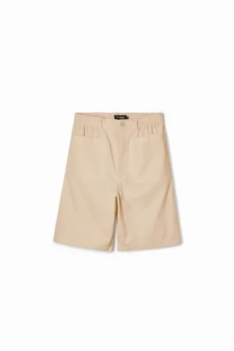 Shorts a tinta unita con tasche Shorts a tinta unita con tasche