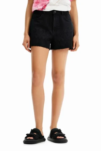 Shorts in denim ricamati