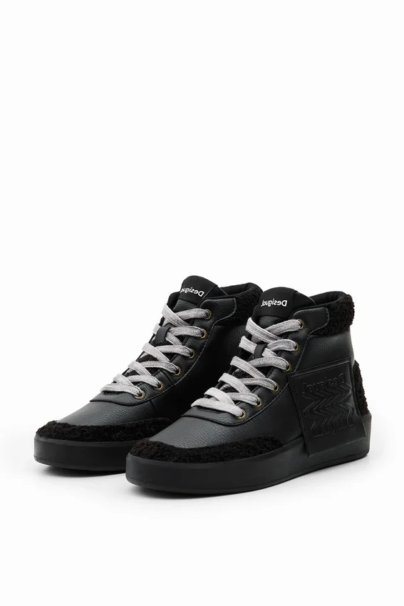 Sneaker alta in finta pelle di montone Sneaker alta in finta pelle di montone