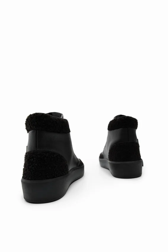 Sneaker alta in finta pelle di montone Sneaker alta in finta pelle di montone