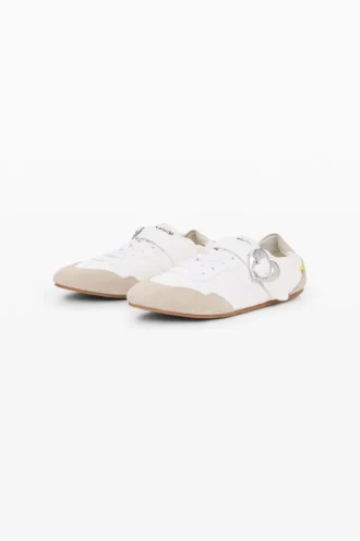 Sneaker in pelle con fibbia
