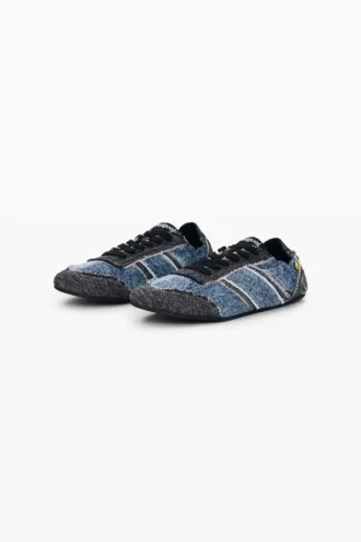 Sneakers in denim