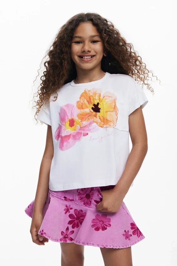 T-shirt a maniche corte con fiori ricamati T-shirt a maniche corte con fiori ricamati