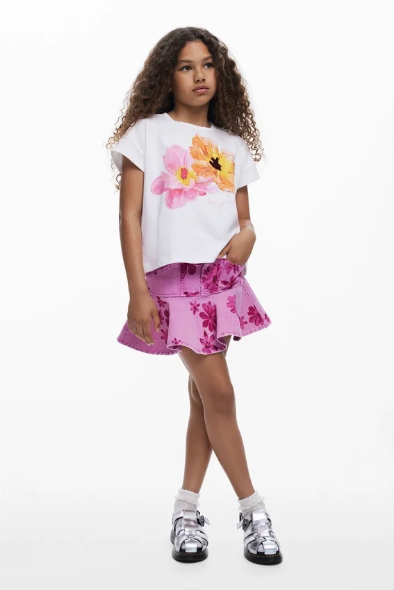 T-shirt a maniche corte con fiori ricamati T-shirt a maniche corte con fiori ricamati