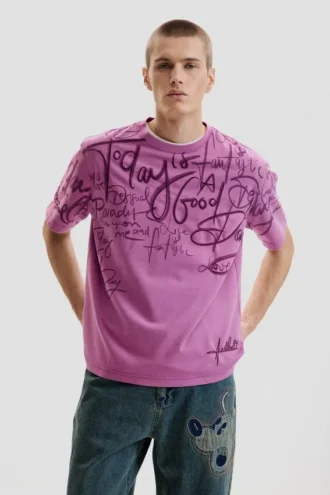 T-shirt a maniche corte con scritte