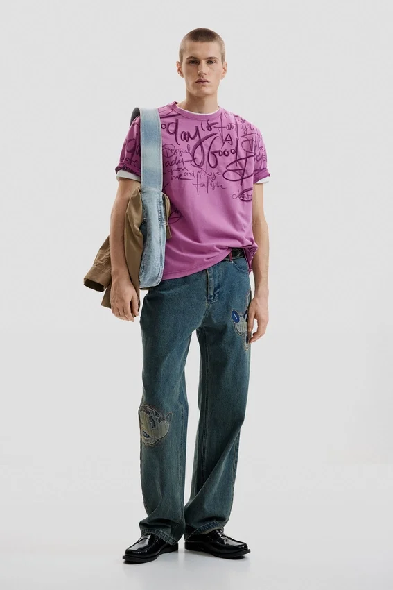 T-shirt a maniche corte con scritte T-shirt a maniche corte con scritte