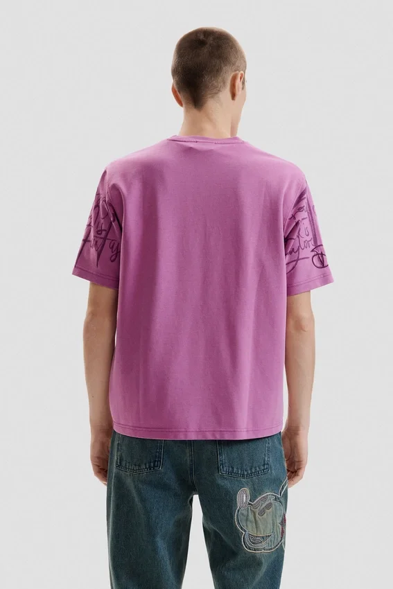T-shirt a maniche corte con scritte T-shirt a maniche corte con scritte