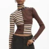 T-shirt a maniche lunghe con collo alto