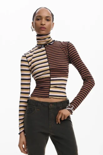 T-shirt a maniche lunghe con collo alto