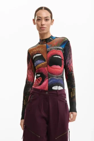 T-shirt a maniche lunghe con collo alto