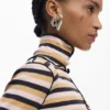 T-shirt a maniche lunghe con collo alto