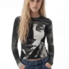 T-shirt a maniche lunghe con stampa scultorea T-shirt a maniche lunghe con stampa scultorea