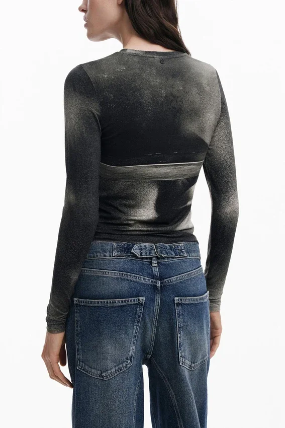 T-shirt a maniche lunghe con stampa scultorea T-shirt a maniche lunghe con stampa scultorea