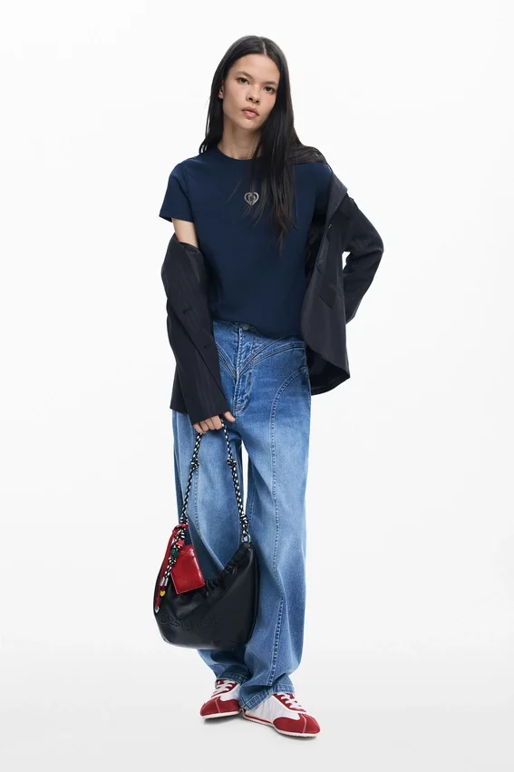 T-shirt basic con logo T-shirt basic con logo