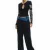 T-shirt con apertura e scritta T-shirt con apertura e scritta