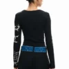 T-shirt con apertura e scritta T-shirt con apertura e scritta
