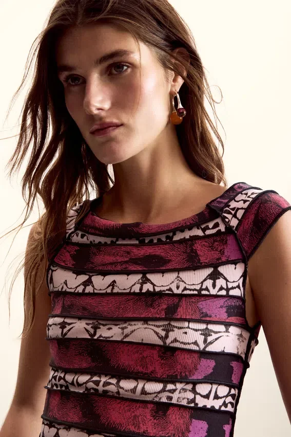 T-shirt con arricciature disegnata da Christian Lacroix T-shirt con arricciature disegnata da Christian Lacroix