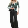 T-shirt con bottoni e texture T-shirt con bottoni e texture