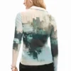 T-shirt con bottoni e texture T-shirt con bottoni e texture