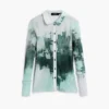 T-shirt con bottoni e texture T-shirt con bottoni e texture