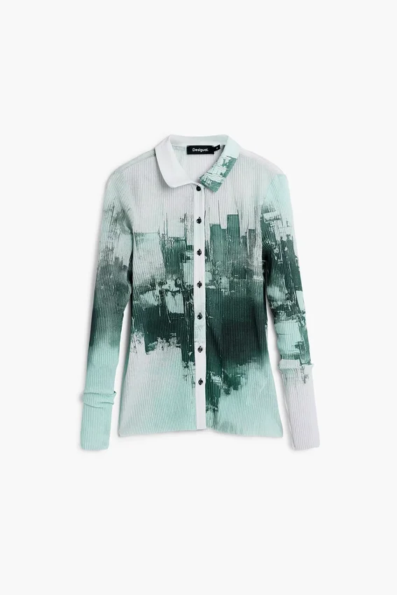 T-shirt con bottoni e texture T-shirt con bottoni e texture
