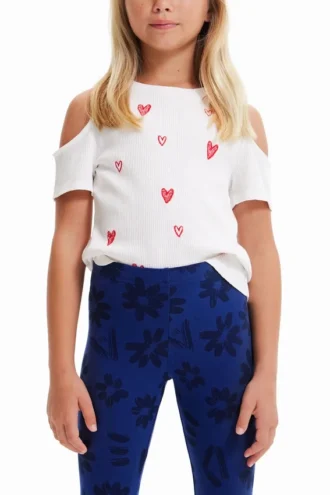 T-shirt con cuore ritagliato