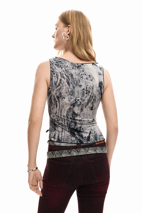 T-shirt con foto annodata T-shirt con foto annodata