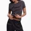 T-shirt con logo ricamato T-shirt con logo ricamato