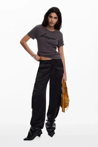 T-shirt con logo ricamato