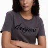 T-shirt con logo ricamato T-shirt con logo ricamato